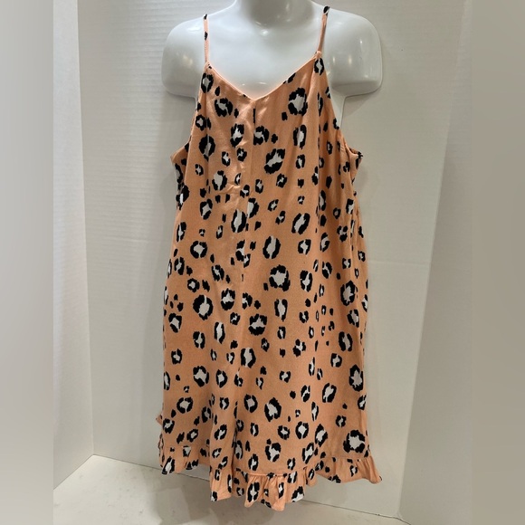 Chic Leopard Print Dress - Picture 3 of 7